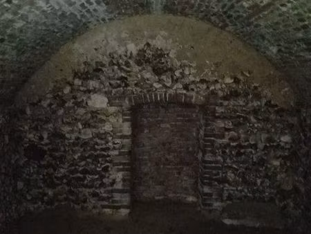 pavillon bomcourt avec grange et cavevouté