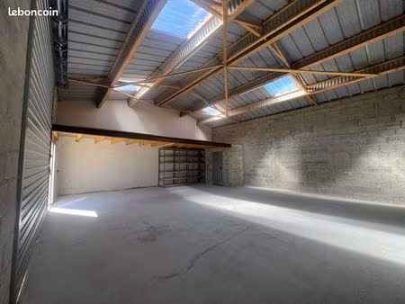 hangar  entrepôt  activité commerciale