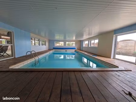 maison familiale de caractère avec piscine intérieure – 275 m² – terrain de 4 900 m² – éch