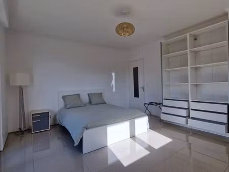 chambre spacieuse meublée-5 min de la frontière suisse