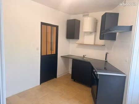 saintes 20 quai de l'yser: location t1bis
