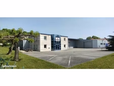 ? bureaux + atelier + showroom | 870 à 1 110 m² | accès pl | parking