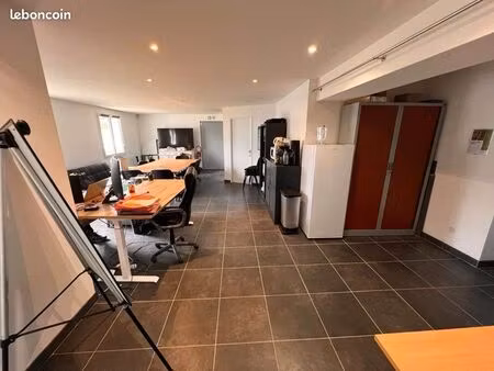local professionnel 70 m² – étoile-sur-rhône – parking