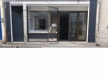 superbe local commercial de 65m2 demi équipé faubourg rochefort