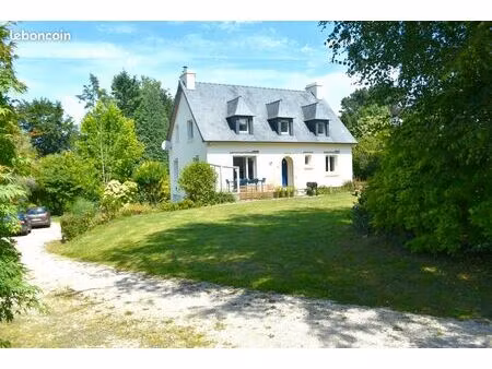 maison rénovée au coeur d'un parc
