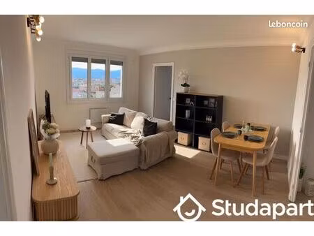 chambre 1 pièce 12 m²