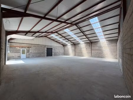 local commercial / stockage 230m²