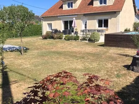 maison familiale de 190 m² sur terrain de 1 205 m² avec piscine  garage et dépendances