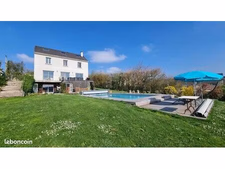 maison moderne avec vue exceptionnelle sur la vallée et piscine