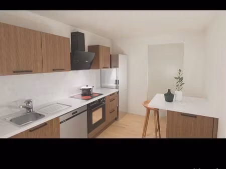 à louer - appartement f2 climatisé au 2eme étage d’une copropriété - bourg les valence