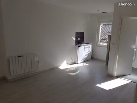 studio très lumineux refait à neuf