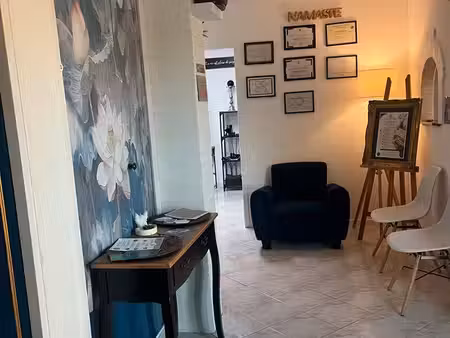 part loue bureau dans une maison bien être et santé