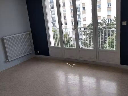 location appartement de 28m2 à la riche