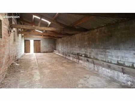 hangar 100m² au nord-est de fougères