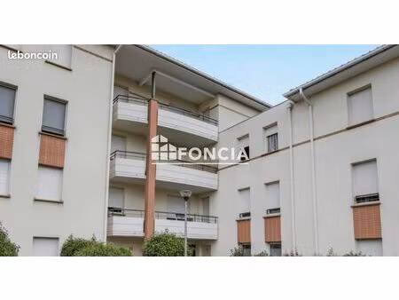 eaunes  t2 avec terrasse et parking dans belle résidence avec piscine
