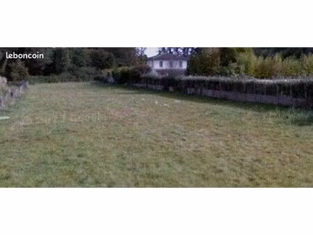 terrain 1 180 m² bazas