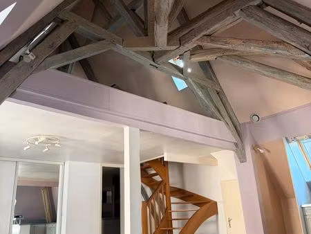 appartement de charme 65m² - place nationale dole au pied de la collégiale
