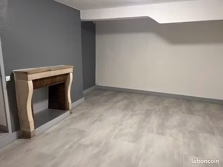 appartement de charme 65m² - place nationale dole au pied de la collégiale