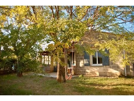 maison meublée 90 m2 avec jardin - à louer à l'année - secteur calme  aux angles (gard) - 
