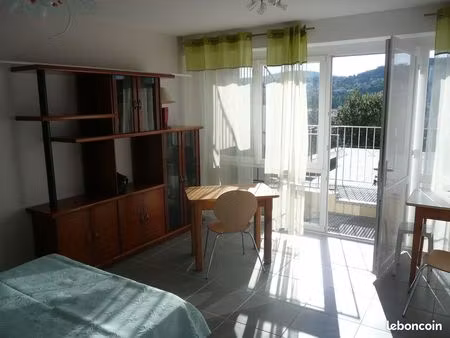 studio meuble  parking  vue dégagée  calme