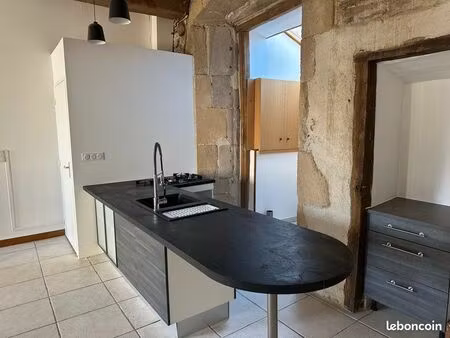 maison de ville situé au cœur de chazelles sur lyon