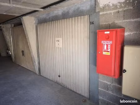 garage/box 18 m² nimes