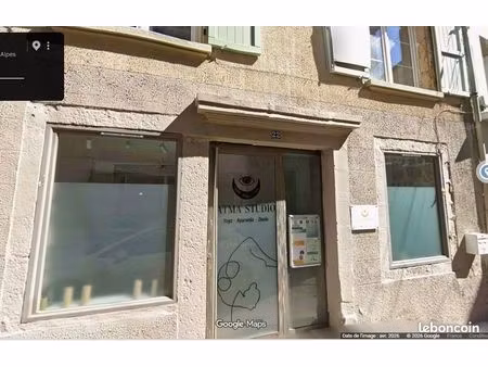 mur local commercial loue 58m²