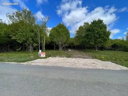 terrain 700 m² leognan