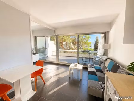 en exclusivite 2 pieces cabine avec parking et piscine