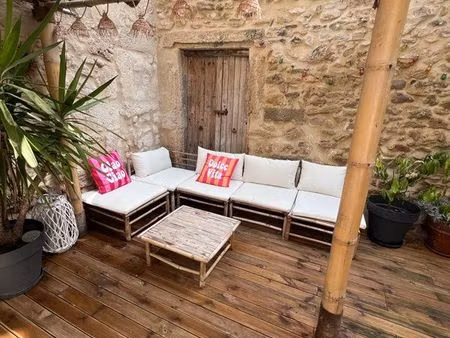 maison de village rénovée avec cour  3 chambres et remise en pierres de 35 m²