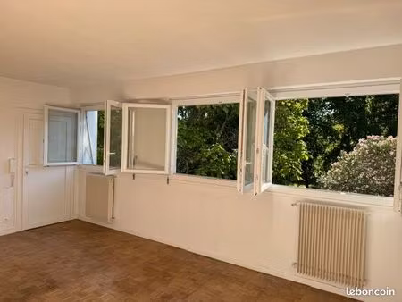 a vendre appartement t3 lumineux de 73 m2 avec 2 terrasses  parking sécurisé et 2 caves-gr