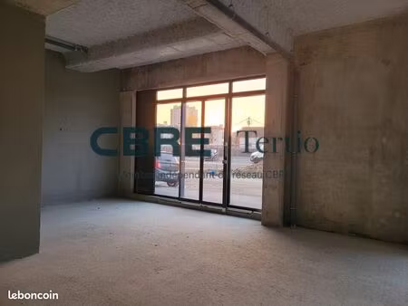 local commercial 206 m² tours