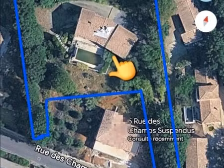terrain 2000m2 avec piscine et maison à rénover totalement suite à un incendie intérieur