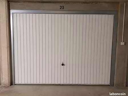 box/ parking sécurisé fermé