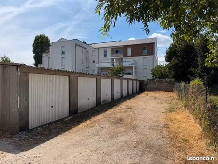 à louer - garage / box fermé 15m² – orléans sud (proche caf)