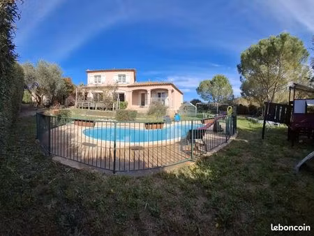 villa 4 chambres 155 m² avec bel espace jardin et piscine