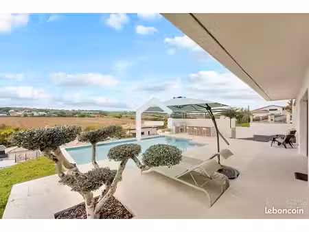 villa 4 pièces 160 m²