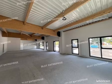 bureau 153 m²
