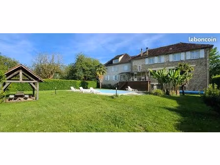 ensemble immobilier maison et immeuble locatif