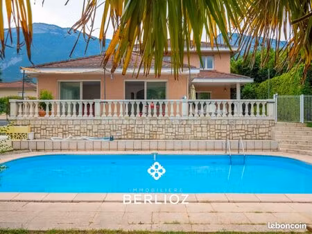 villa 5 pièces 140 m²