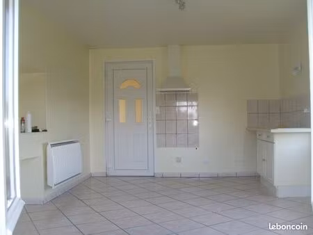 location f3 avec auvent et garage privé