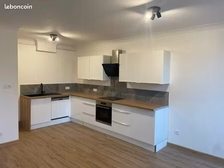 ◊ appartement f3 - grande pièce à vivre - 2 grandes chambres - parking - jardin ◊