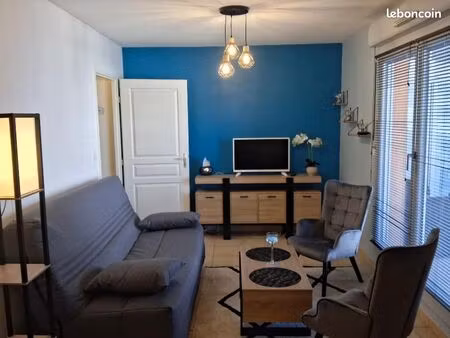 studio meublé de 25 m² avec terrasse et place de stationnement privée dans garage fermé – 