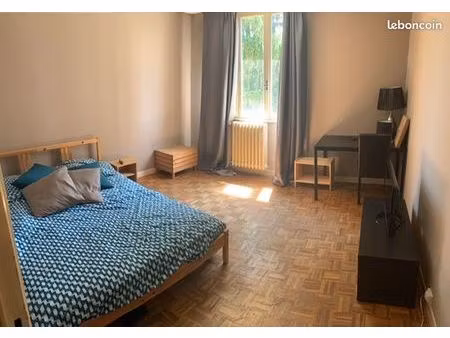 beau f1 idéal étudiant en bordure du campus