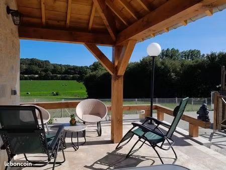 meublé dans longère avec terrasse abritée et jardin