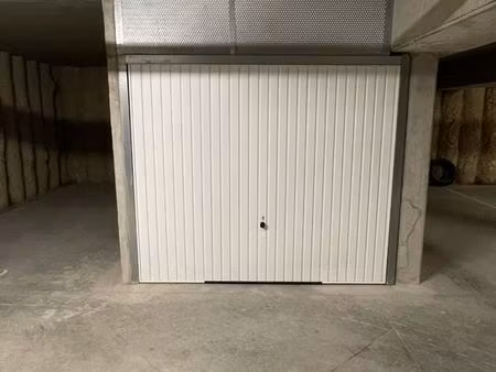 à louer – garage / box fermé sécurisé (12 5 m²) – beauzelle