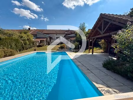 maison 7 pièces 231 m²