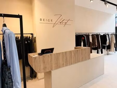 cession de bail commercial – boutique entièrement rénovée – 179 m² – 30 000