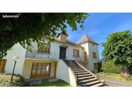 maison 8 pièces 230 m²