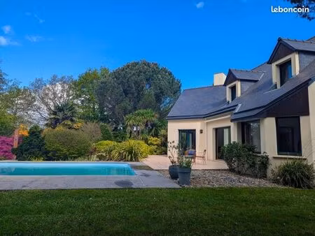 maison 8 pièces 262 m²